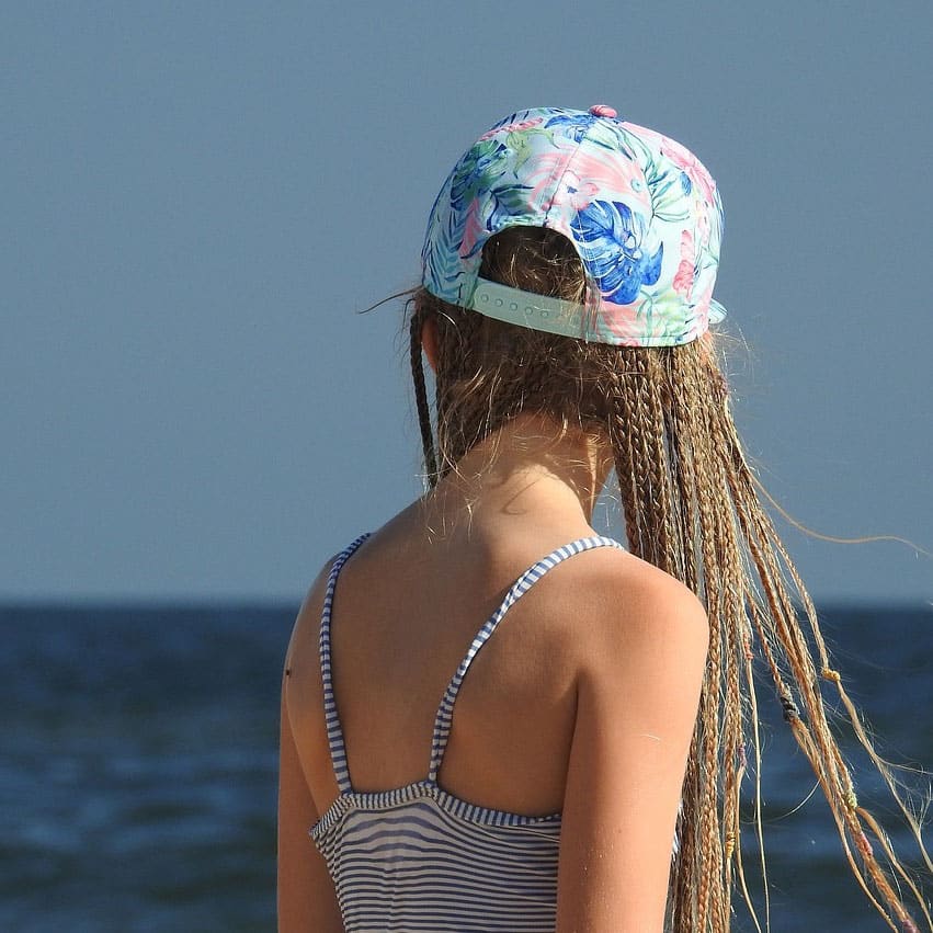 На море